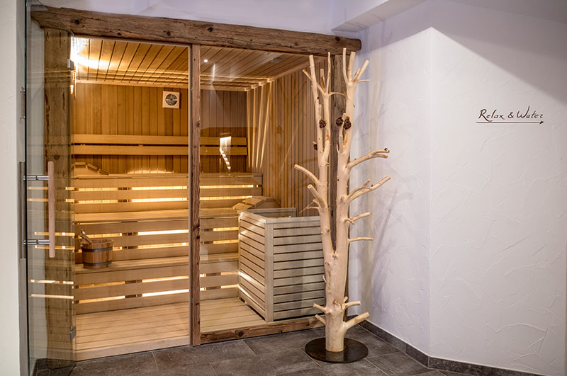 S-nuovaSpa-05-sauna con scritta relax water